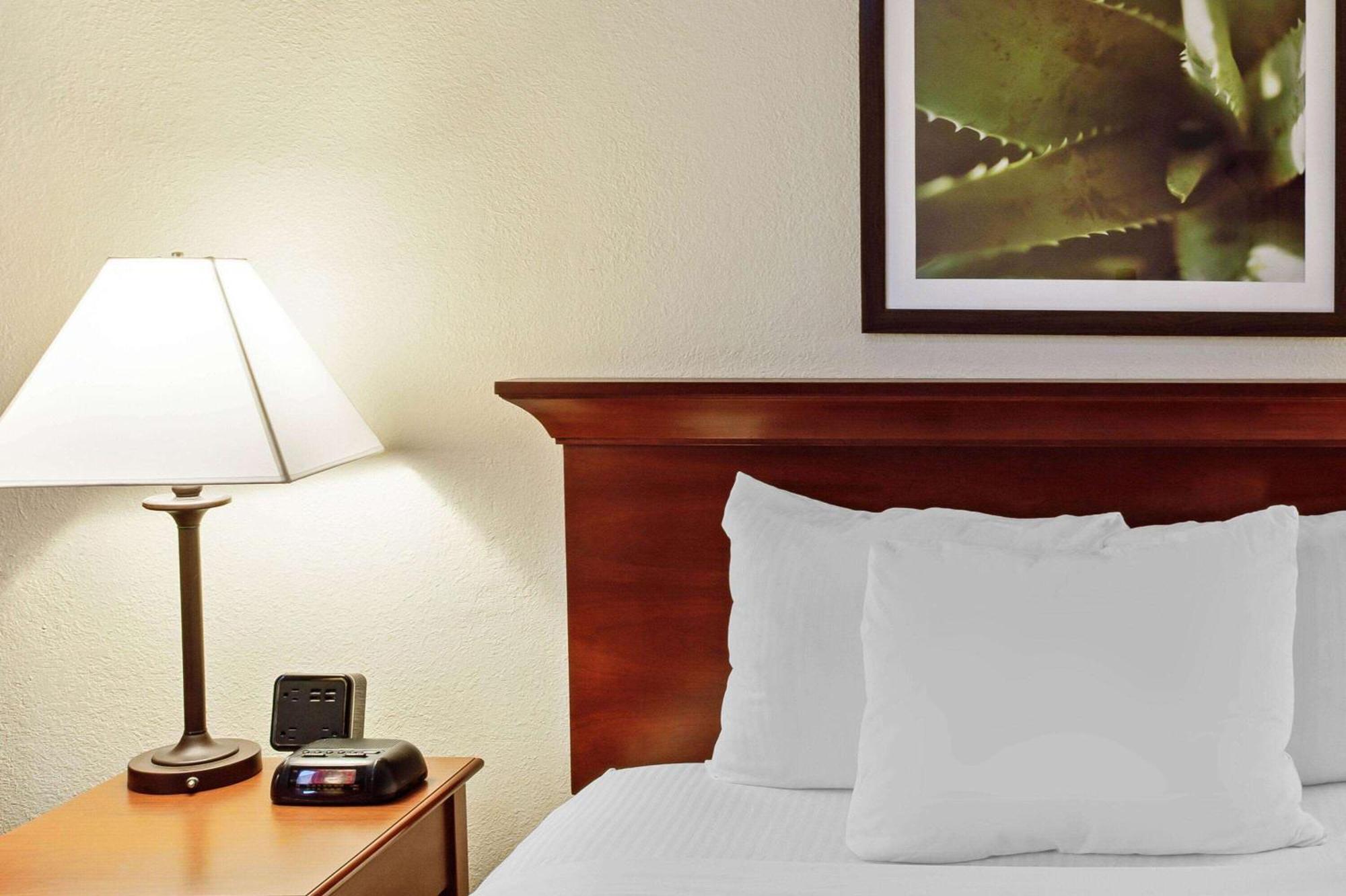 La Quinta By Wyndham Stamford / New York City Zewnętrze zdjęcie